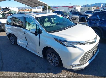 TOYOTA-SIENNA-5TDYRKECXMS006656