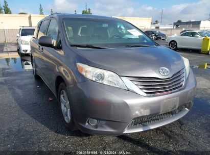 TOYOTA-SIENNA-5TDKK3DC3FS630450