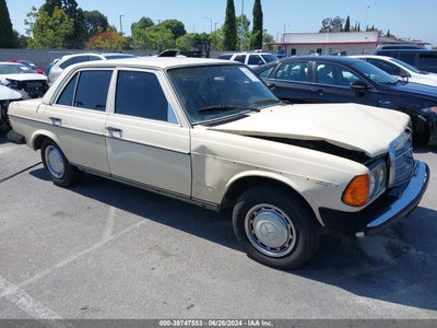 MERCEDES-BENZ 240D 1982. Lot# 39747553. VIN WDBAB23A2CB355418. Photo 1