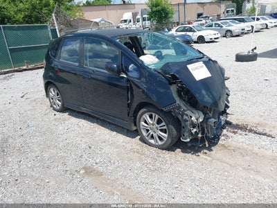 2011 HONDA FIT VIN: JHMGE8H55BC015611