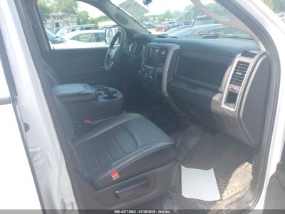 1C6RR7KG8MS574279 Ram 1500 classic 2021