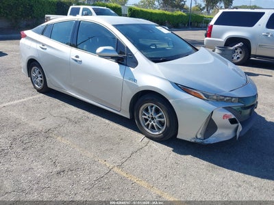 JTDKARFP6H3041774 Toyota Prius prime 2017