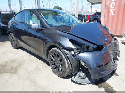 7SAYGDEE5RA219674 Tesla Model y 2024