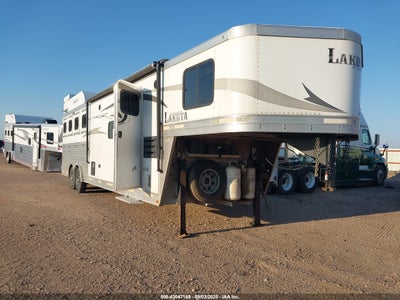 2016 Lakota Charger C8411