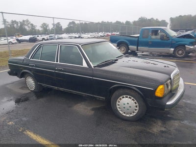 MERCEDES-BENZ 240 1982. Lot# 43312564. VIN WDBAB23A2CB344094. Photo 1