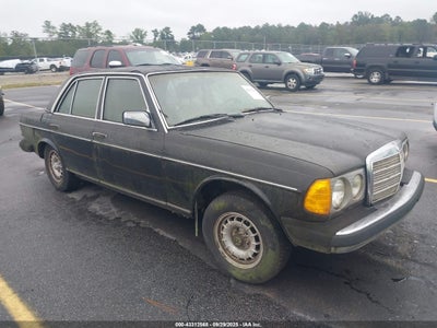 MERCEDES-BENZ 240 1982. Lot# 43312568. VIN WDBAB23A5CB299331. Photo 1
