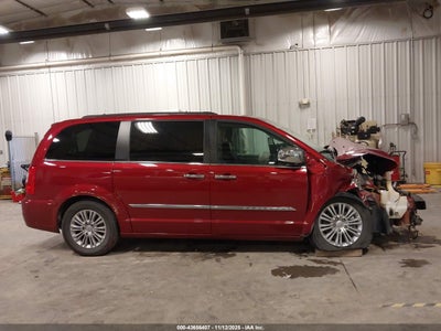 CHRYSLER TOWN & COUNTRY