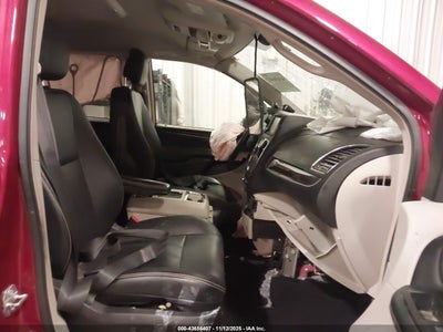 CHRYSLER TOWN & COUNTRY
