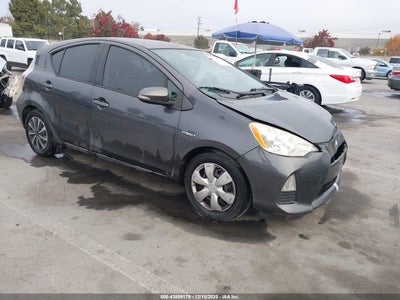 JTDKDTB37C1006530 TOYOTA PRIUS C Photo 1
