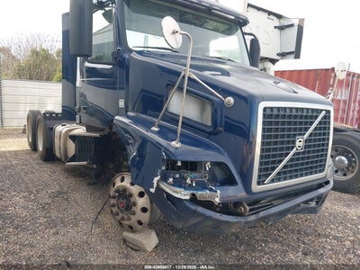 4V4MC9EG7DN146752 VOLVO VN Photo 1