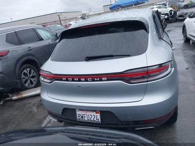 PORSCHE MACAN