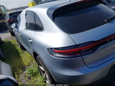 PORSCHE MACAN