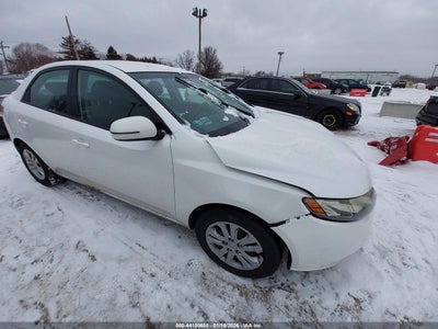 KNAFU4A21B5464746 KIA FORTE Photo 1