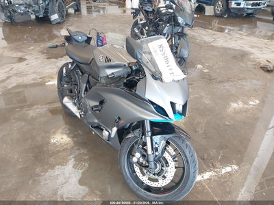 2024 Yamaha Yzfr7
