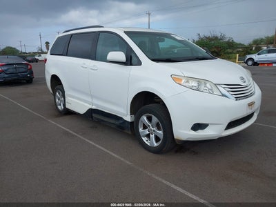 5TDKZ3DCXHS833060 TOYOTA SIENNA Photo 1