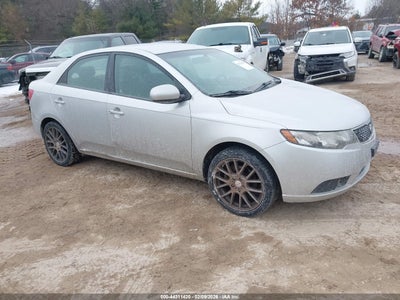 KNAFT4A20D5675913 KIA FORTE Photo 1