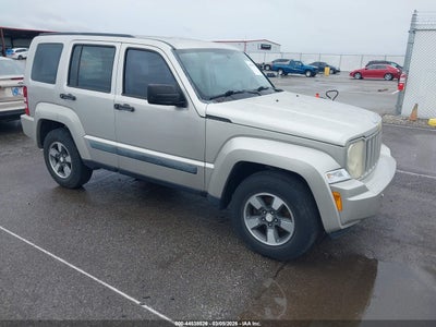 1J8GP28K88W274270 JEEP LIBERTY Photo 1