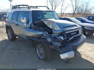 JTEBU4BF8AK074175 TOYOTA FJ CRUISER Photo 1