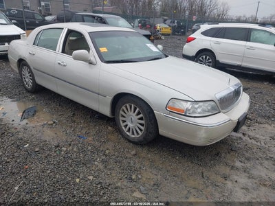 1LNHM83W64Y646894 LINCOLN TOWN CAR Photo 1