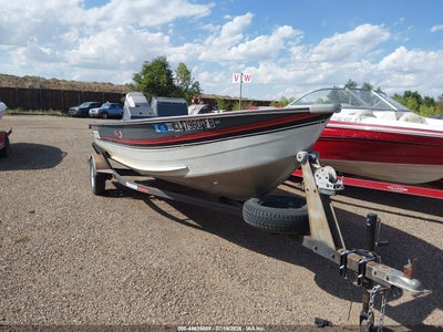 1989 Tracker Pro Deep V-17