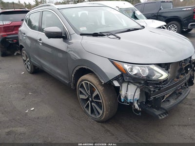JN1BJ1CR2JW253750 NISSAN ROGUE SPORT Photo 1