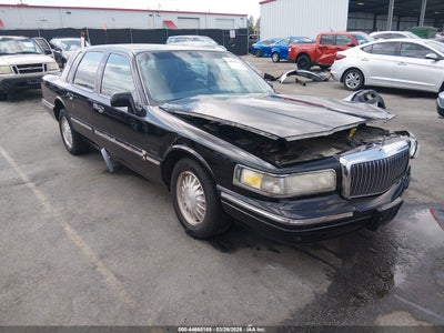 1LNLM82W5VY679155 LINCOLN TOWN CAR Photo 1