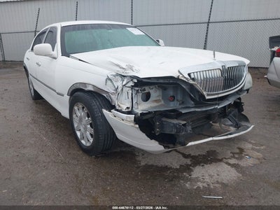 2LNBL8CV2BX753714 LINCOLN TOWN CAR Photo 1