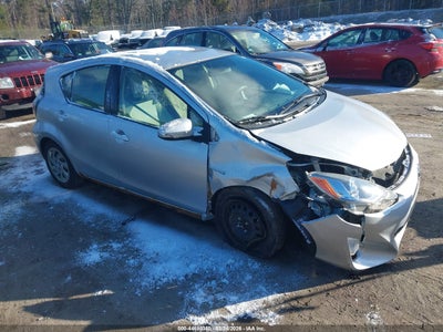 JTDKDTB34F1577137 TOYOTA PRIUS C Photo 1