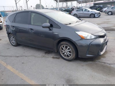 JTDZN3EUXGJ044372 TOYOTA PRIUS V Photo 1