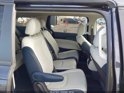 KIA CARNIVAL MPV HYBRID