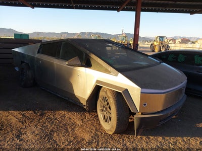 TESLA CYBERTRUCK