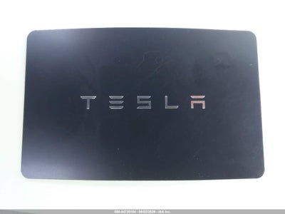 TESLA CYBERTRUCK
