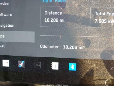 TESLA CYBERTRUCK