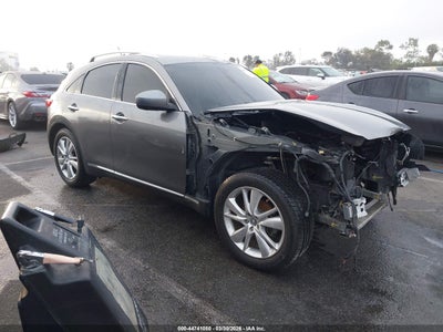 INFINITI QX70