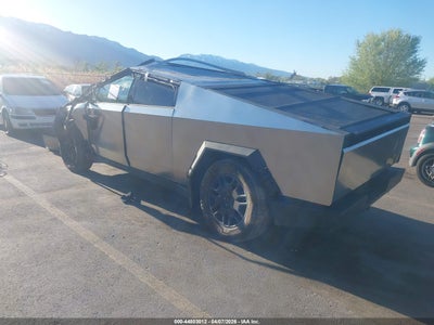 TESLA CYBERTRUCK