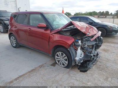 KNDJ23AU2L7084657 KIA SOUL Photo 1
