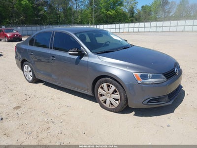 3VWBX7AJ2BM017996 VOLKSWAGEN JETTA Photo 1