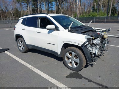 3C4NJDBB7JT393010 2018 Jeep Compass 2.4 Latitude 4X4 white