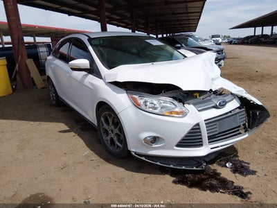 1FADP3F29EL145881 2014 Ford Focus 2.0 Se white