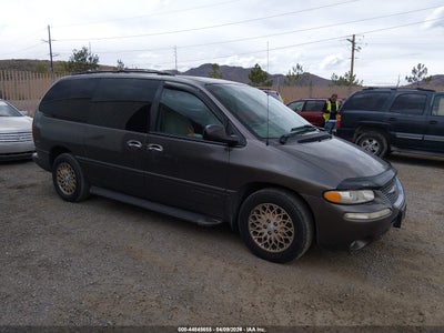 1C4GT64LXXB563410 CHRYSLER TOWN & COUNTRY Photo 1