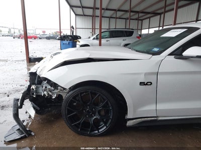 FORD MUSTANG
