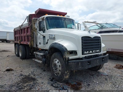 2009 Mack 700