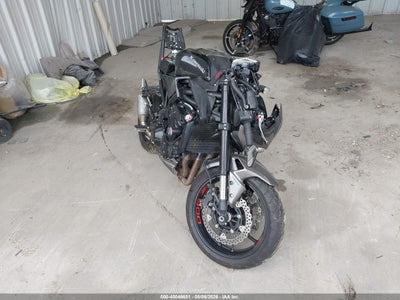 KAWASAKI ZR900