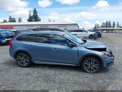 VOLVO V60 CROSS COUNTRY