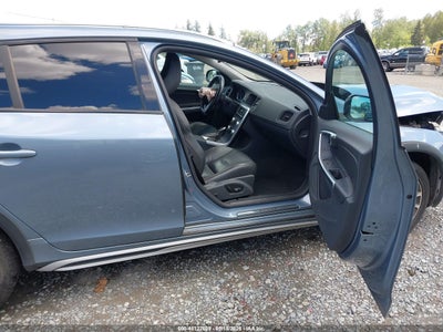 VOLVO V60 CROSS COUNTRY