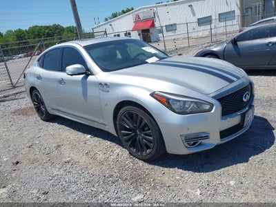 2016 Infiniti Q70