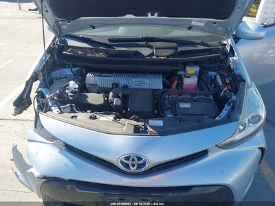 TOYOTA PRIUS V
