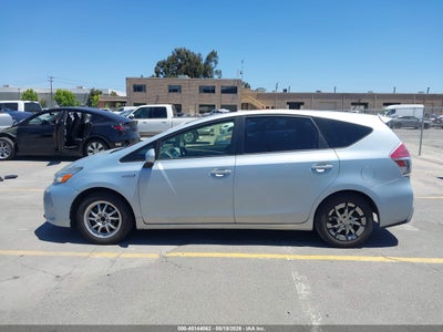TOYOTA PRIUS V