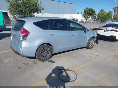 TOYOTA PRIUS V