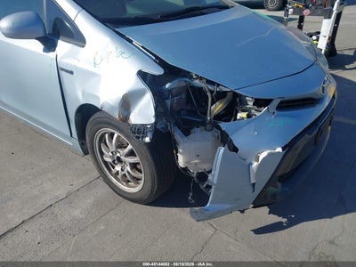 TOYOTA PRIUS V